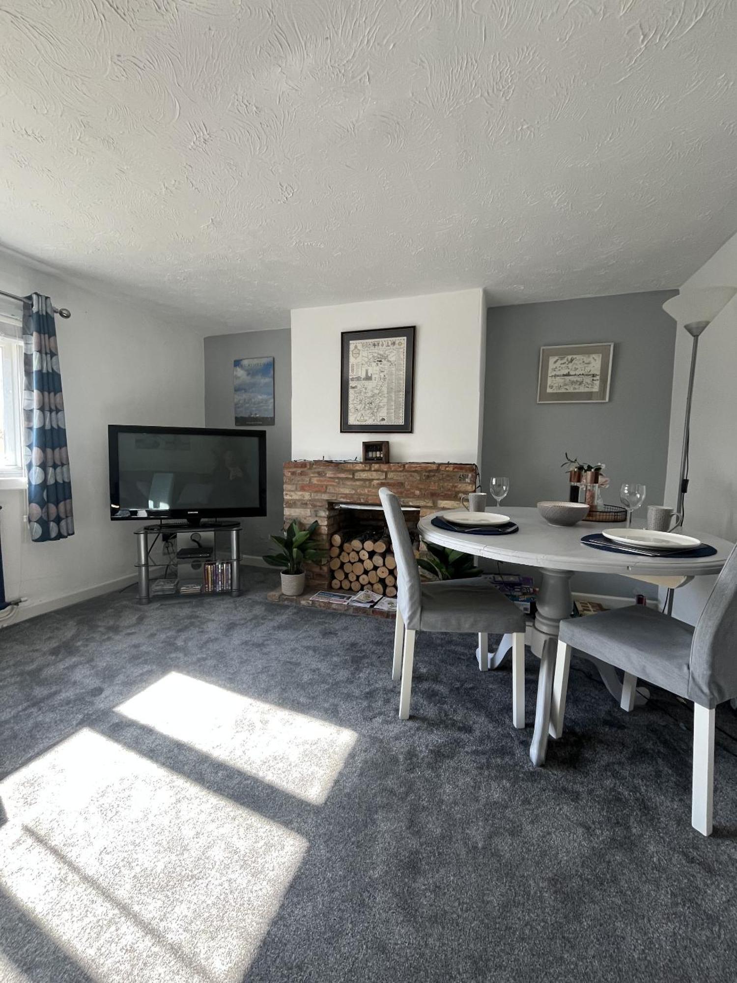 Windmill Cottage Ely Room photo